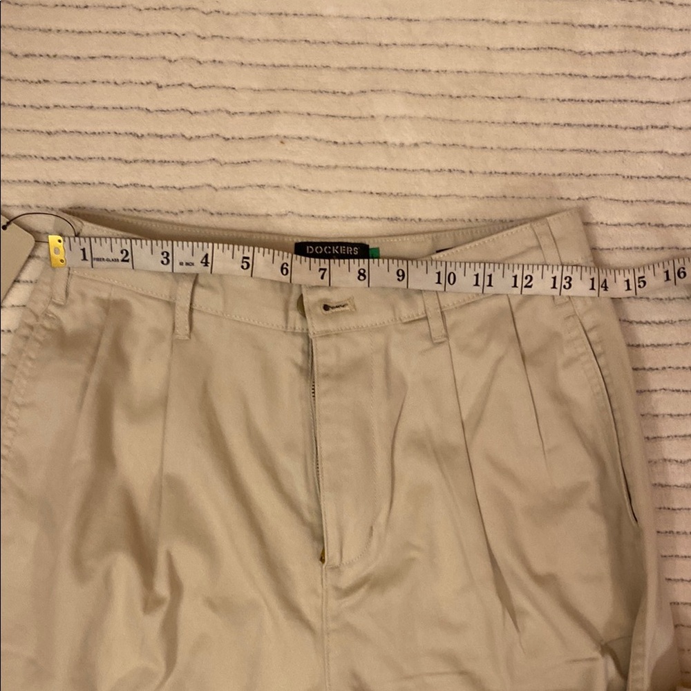 DOCKERS.Classic Tan women’s Pants - Picture 9 of 9